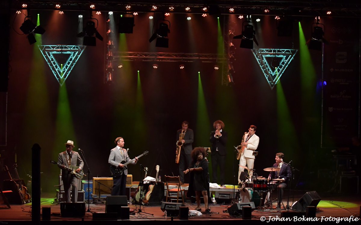 De Vecht in #Ommen zal nog lang nadeinen na de fantastische optredens van The Roaring Jazz Quartet, Julia van Bergen, Motel Westcoast, en "het absolute hoogtepunt" van de zaterdagavond bij <a href="/FestivalDeVecht/">FestivalOpDeVecht</a> de David &amp; The Gospel Sessions. #muziekverbindt