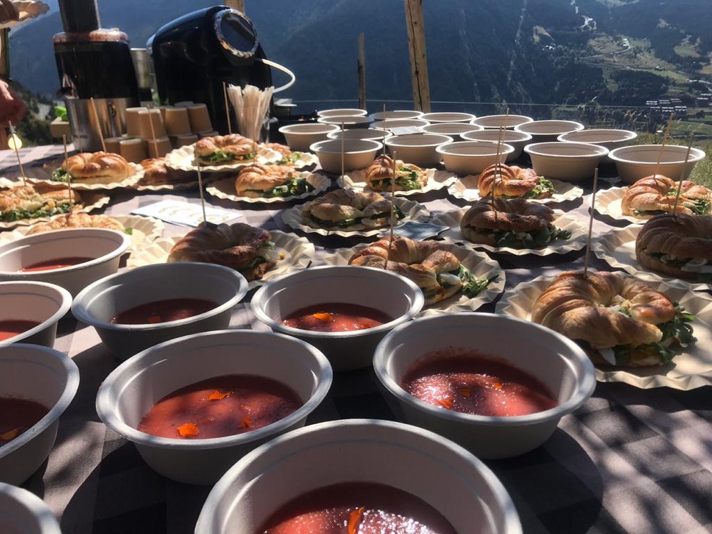 bordapi's tweet image. Brunch saludable a càrrec de #veggiesworldandorra, després de la sessió de kundalini ioga amb la #dianatorracentre. Productes de proximitat i de temporada. Una excel·lent manera de cuidar-se 🔝@bordapi
