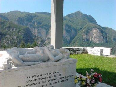 bogazzi's tweet photo. 75 anni fa sulla #LineaGotica furono commessi crimini orribili. Oggi i presidenti di #Italia e #Germania, #Mattarella e #Steinmeier, sono a #Fivizzano per ricordare l'estate di sangue del 1944. Qui i podcast di @radiopopmilano sugli eccidi #nazifascisti:

https://t.co/u1Slmw6WZz https://t.co/THf44bGUzM