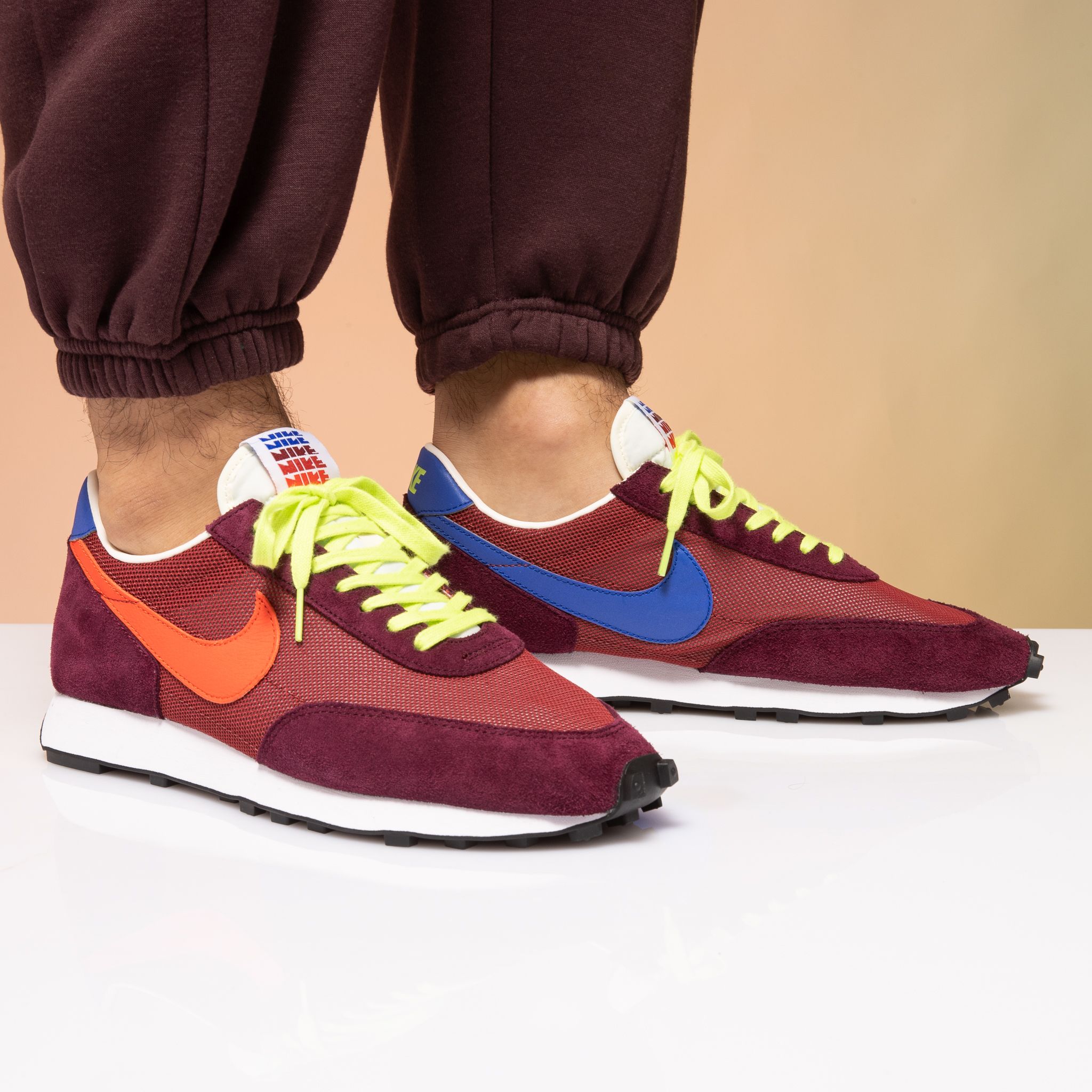 nike daybreak cedar team orange & maroon