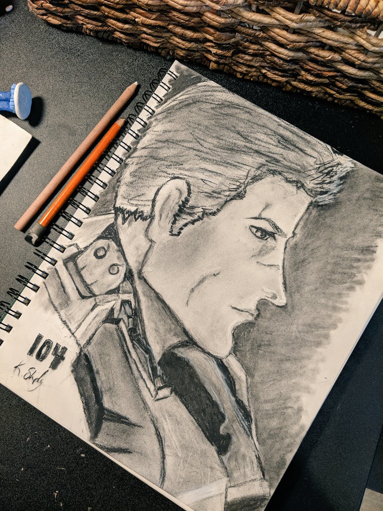 Kirsty4Halo's tweet photo. I did a pencil drawing of my second favorite Spartan, Fred-104 😎
It's how he appears in Halo: Legends, the collection of Halo anime shorts. The second picture is the reference
#halospotlight #Halo #343industries #Fred104 https://t.co/lHmHfE0bv4