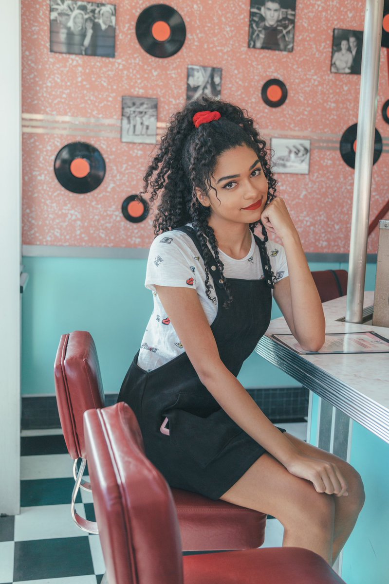 kennedyreed98's tweet photo. Wishing Brandon Walsh was there to serve me some pie 🥧 😍 @PeachPitPopUp @BH90210 https://t.co/89ygEuLnNC