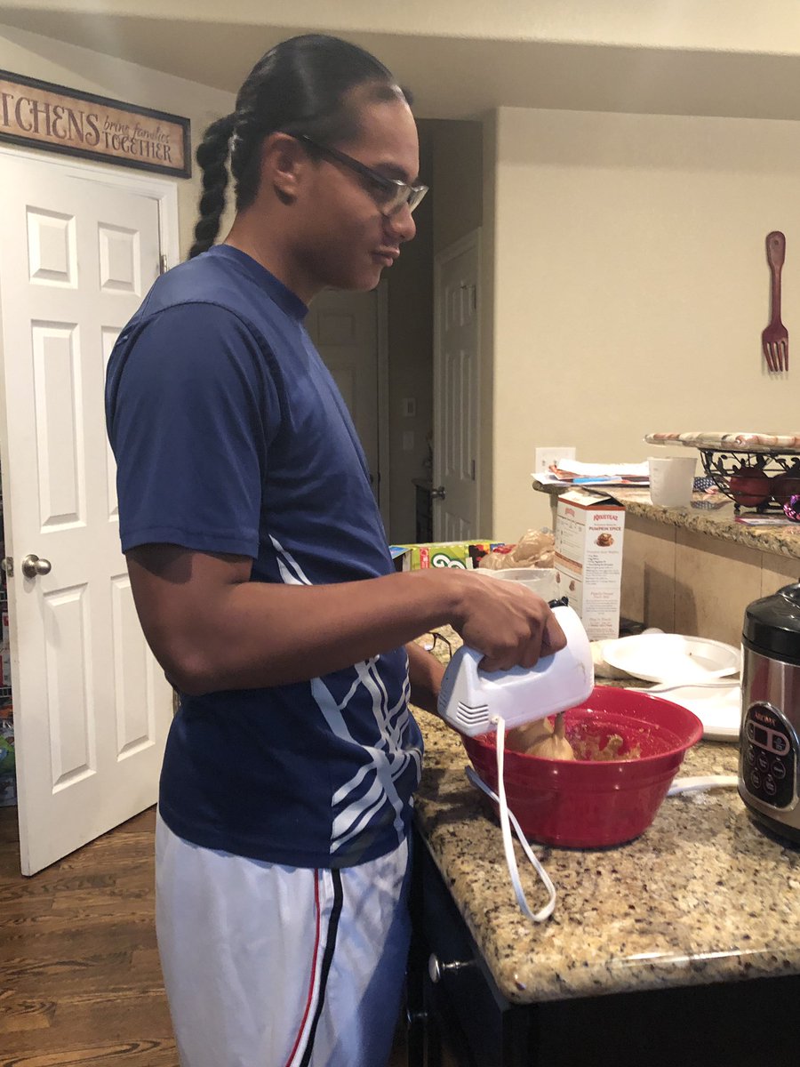 IsaiahTalapu's tweet photo. Sunday cooking ๐๐ฝw/ my uso @IsaacTalapu ๐ฏ Iโm making pumpkin bread and his making loco moco ๐ mom got the Mac salad ๐ค #SundayDinner #blessed #usosforlife #family #Thankful https://t.co/ZG5MU7rsK3