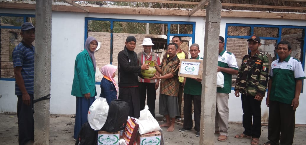 Indahnya berbagi dan meringankan beban terhadap sesama.

Penyerahan bantuan Lazis NU Pacitan untuk korban musibah kebakaran di Dsn. Blimbing Ds.  Glinggangan. #LazisNUBerbagi

<a href="/nu_online/">NU Online</a> <a href="/nucare_lazisnu/">NU Care-LAZISNU</a>