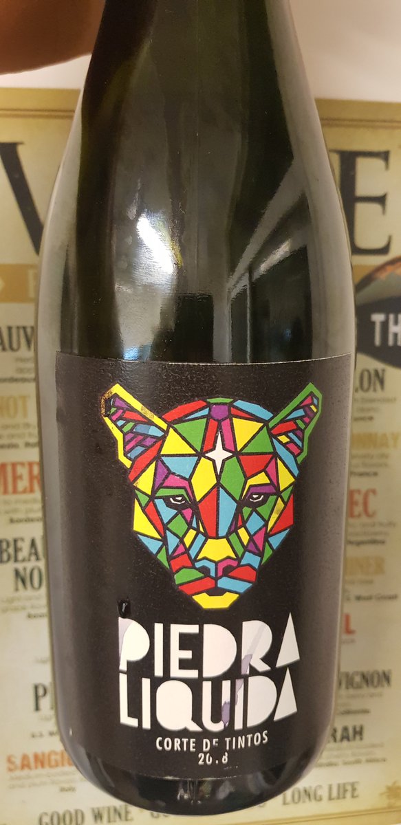 Tengo ganas de probar toda la serie de piedra liquida. Este es jugado con casi 16° y cae bien parado... como todos los felinos.