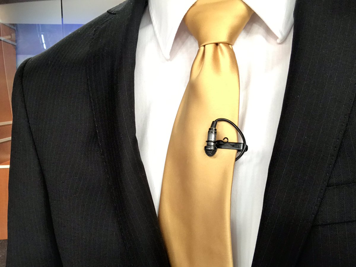 CraigReckNews's tweet image. Missing the first quarter so I’m supporting the #stillers from the anchor desk #herewego #steelersvspatriots #PITvNE