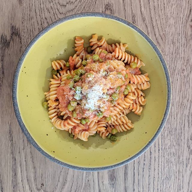 B_Collins131's tweet photo. We're still a few years away considering baby isn't due until November, but it's never too early to start practicing dad moves in the kitchen.
.
Exhibit A: pasta with peas, from the legend @frankprisinzano. https://t.co/zNmTBpU9fi https://t.co/EFzumRIeEw
