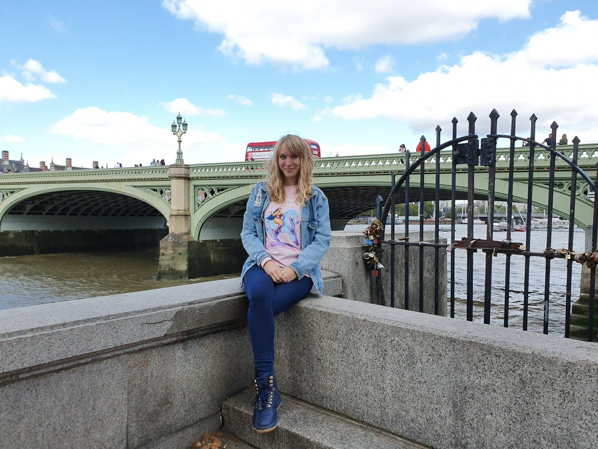 So today I went to the Westminster Bridge ( a.k.a. the No Frauds bridge) &amp; had a little photoshoot 🤪❤ honestly this was the best part of London to me. 😩😍 I love Onika too damn much yo. ♡