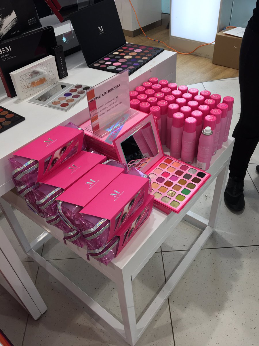 RyleighWwe's tweet photo. @JeffreeStar refresher mist smells amazinggggg🤩 waiting for my dad to get me the palette! #MorphexJeffreeStar #ULTA https://t.co/QxTFAjrDBA