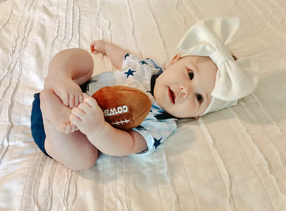 Clair_tastic's tweet photo. Presley Jane is ready to cheer on her boys!!  #Cowboys https://t.co/n5vz0ruM5C