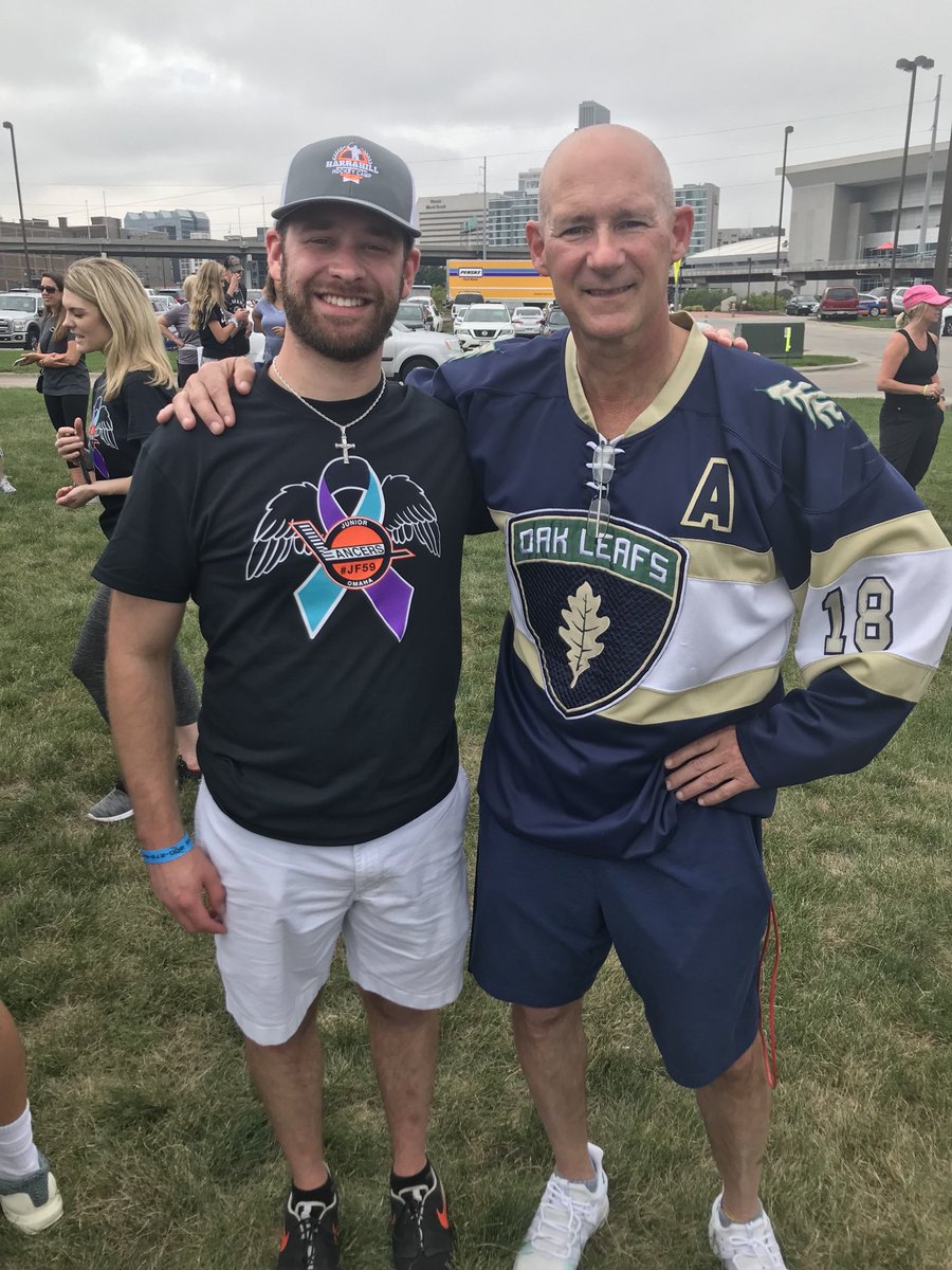 nharrahill21's tweet photo. Over the years coaching Team Midwest Ive been able to grow many great friendships, especially the @DMOakLeafs family. This however is something incredible. Thank you so much @20Fmb for coming to Omaha today to show your support today. You are an incredible man w/an awesome family https://t.co/Hn7FhctS8q
