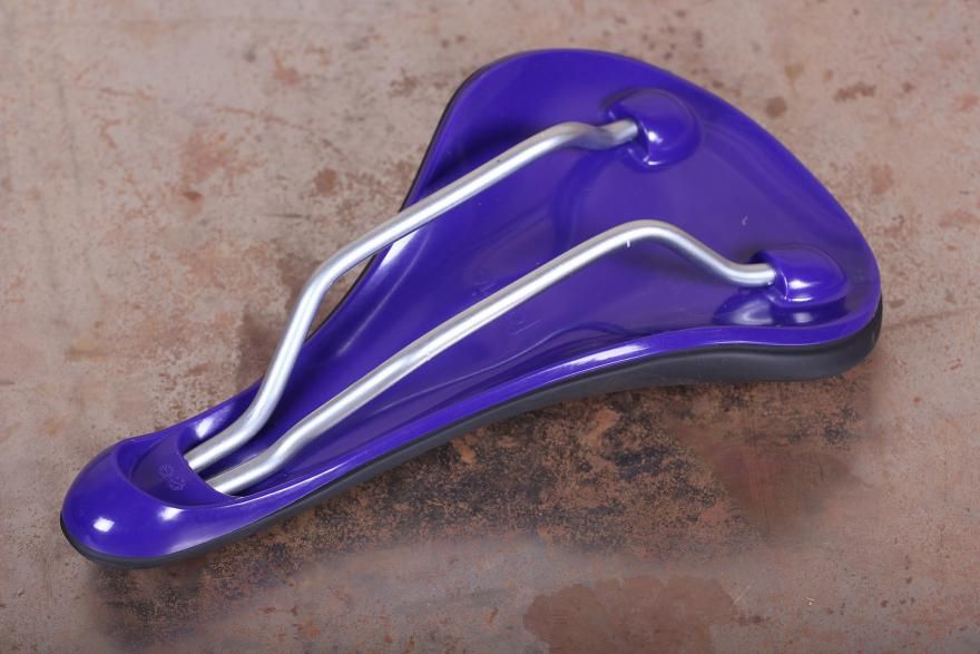 roadcc's tweet photo. When should you replace your saddle? When is it time for a new one? We asked the experts
#cycling
https://t.co/H90M77hex5 https://t.co/NpguRFIaqa