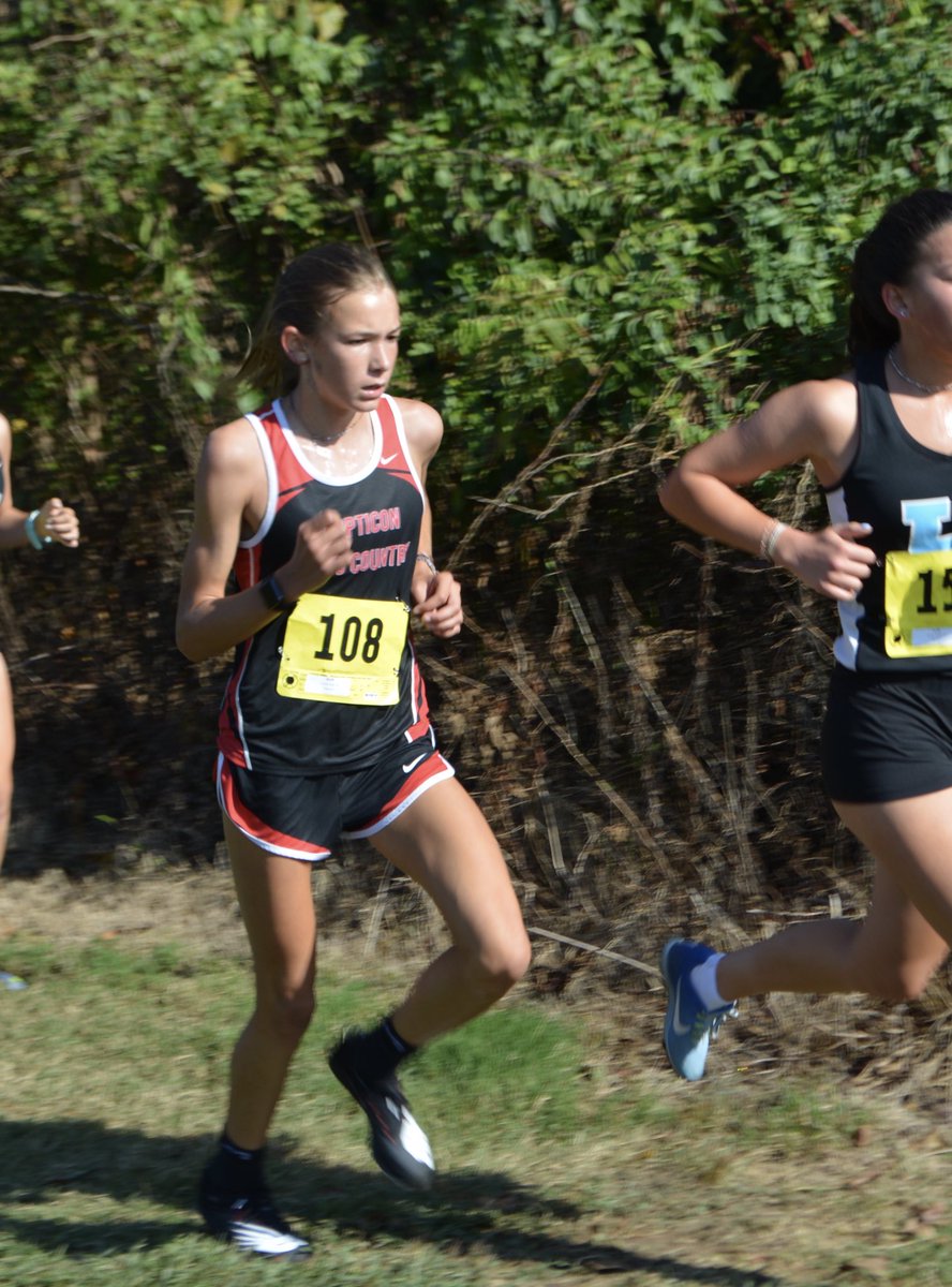 Blair_fowler20's tweet photo. First career XC meet ever at the #SeahawkInvite yesterday. Finished 15th with a time of 19:12. https://t.co/k7eUByK3Ba