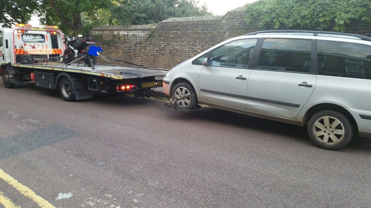 KentPoliceGrav's tweet photo. Gravesend CPT officers have seized 3 vehicles on the streets of Gravesend today #donttaketherisk #notinourtown #noinsurance #disqualifieddriving https://t.co/Dwz0jYcocu