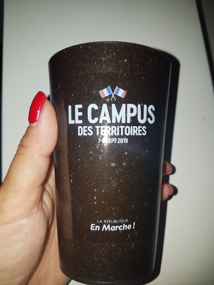 chakamehb's tweet photo. "Un événement écoresponsable."
Une vaisselle compostable", une partie du mobilier "issue du recyclage", "des produits locaux et de saison" pour les repas... 
#CampusLREM https://t.co/OEpZl8tAfE