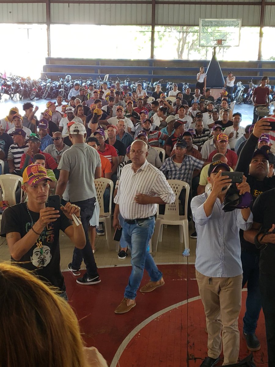 PrensaFernandoR's tweet photo. Ahora:  Fernando Rosa RD participa en acto de lanzamiento de @DannyMinaya, aspirante a regidor por el Ayuntamiento de Santiago. #TransformarSantiago https://t.co/5jwjL9CfWi