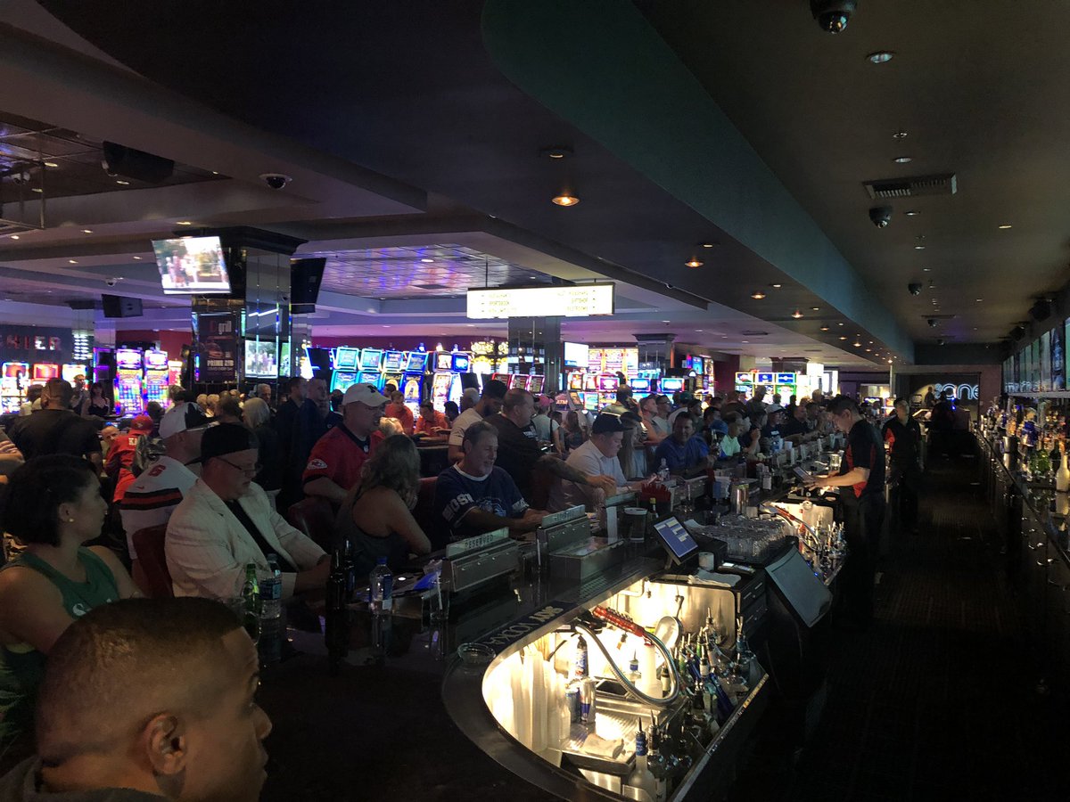 johnnykats's tweet photo. Intense #Longbar action on @NFL opening Sunday @theDlasvegas ... #Vegas #DGLV #fremontstreet https://t.co/Mwlz8O1s6i