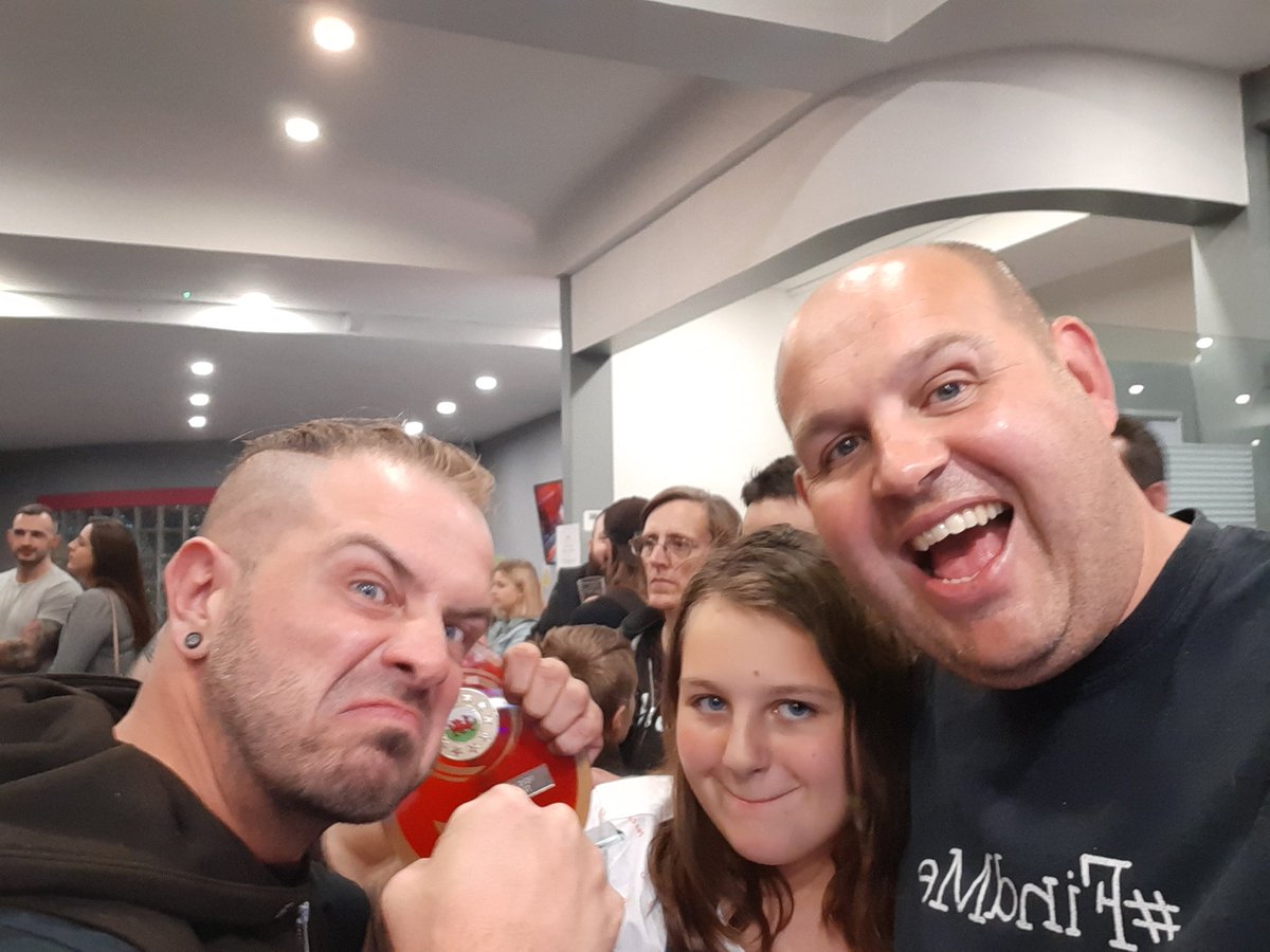 joecrocker378's tweet photo. The obligatory #SinSelfie with #TheFatherOfSin @FletcherLaw7 at @UKDragonPro's #RisingTide in the @NewportNeon. He's an official #NextWave trophy holder now!
#Se7eN https://t.co/0s31t8dC2P