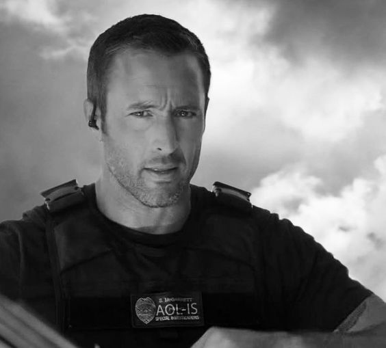 AlohaIndigoGirl's tweet photo. @Michell78209108 @alexolsen24 @dpleitgen ๐๐๐
#AlexOLoughlin #CommanderMcGarrett https://t.co/Q1WwnxN0Zx