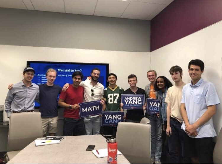 UNLyouth4yang's tweet photo. It was great having Roger from Yang’s campaign visit us for our first meeting! Can’t wait to see you all again this Thursday! #YangGang #Youth4Yang https://t.co/RxBf5SxPqD
