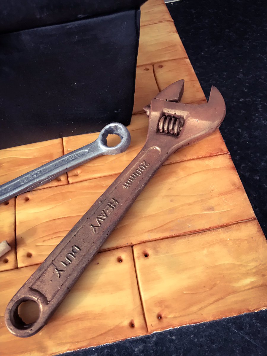 JCorringham's tweet photo. #toolboxcake #cakesformen #dadcakes #cakecraft #chocolatetools #edibletools https://t.co/YiJ0wjMhAz