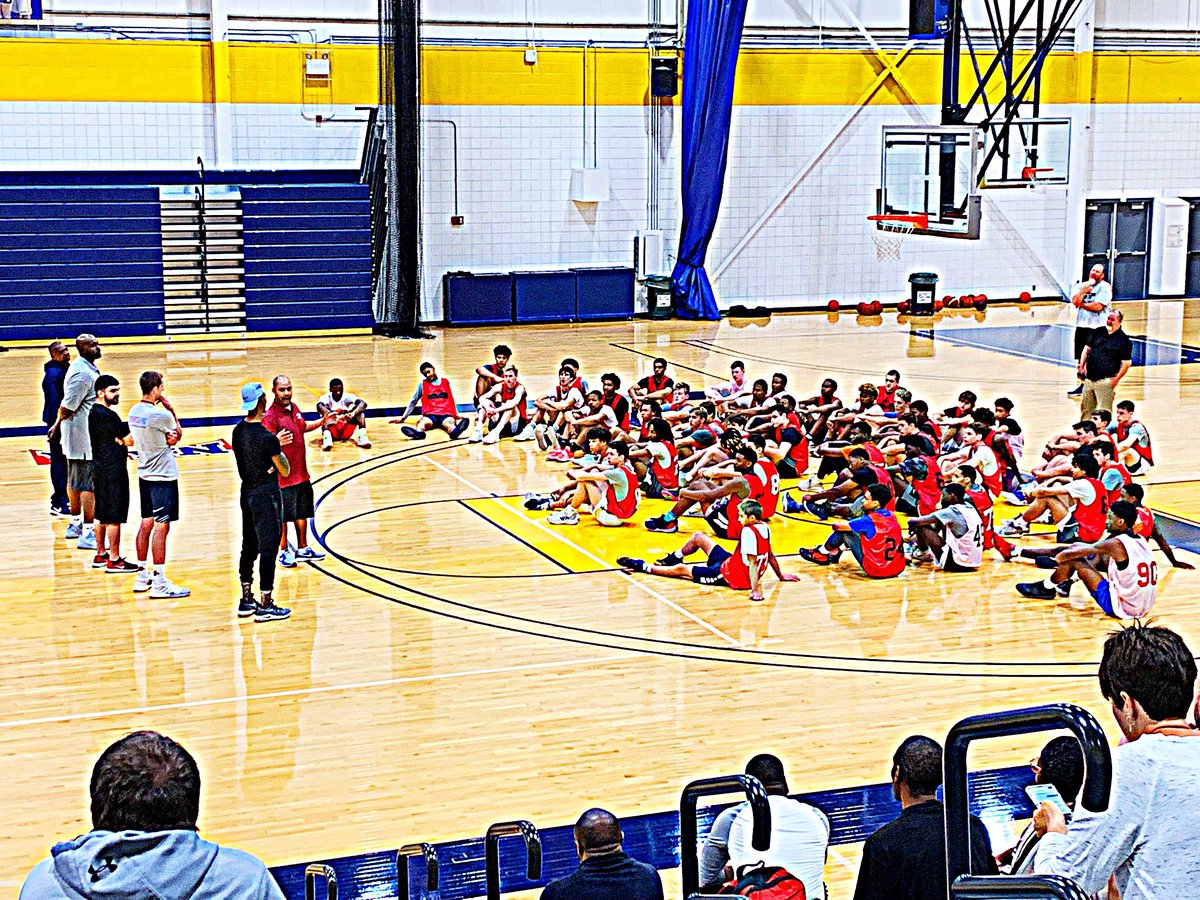 EazyShrug's tweet photo. Thank you to @scoopIPS for allowing me the platform to work with a bunch of the area’s best talent. I had a blast and we made some kids better today bro!!! #mymagnificentObsession #CoachPhresh #HoopsHigh https://t.co/mhaMztUN8N