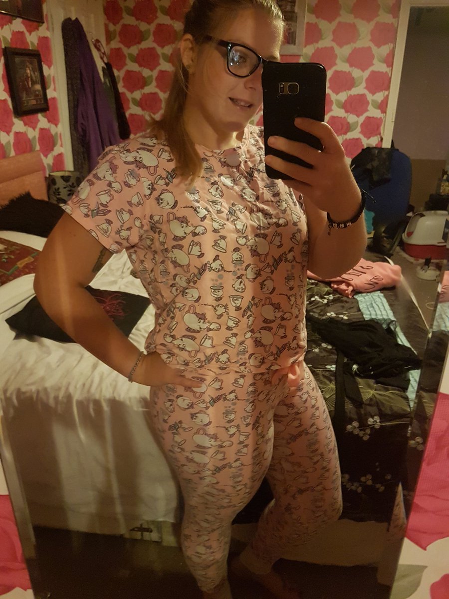 Alifitness91's tweet photo. The proper pyjamas are out #autumn #pyjamas #myfavs #mrspots #chip https://t.co/j7KTNq4GIr