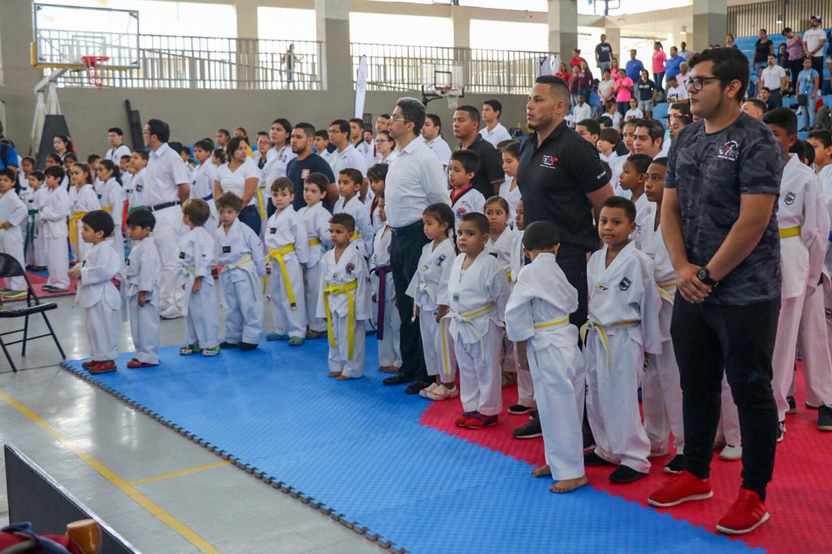 Pandeportes's tweet photo. ¡Valor y disciplina! 🥋🇰🇷🇵🇦👏
Fue el mensaje que dejó la Copa de Taekwondo Embajador Corea 2019, este año contó con la participación de más de 110 atletas de las provincias de Chiriquí, Veraguas, Herrera, Bocas del Toro, Panamá, Colón y Coclé. #JuntosEsPosible #UnidosLoHacemos https://t.co/eC2NIg2tSq