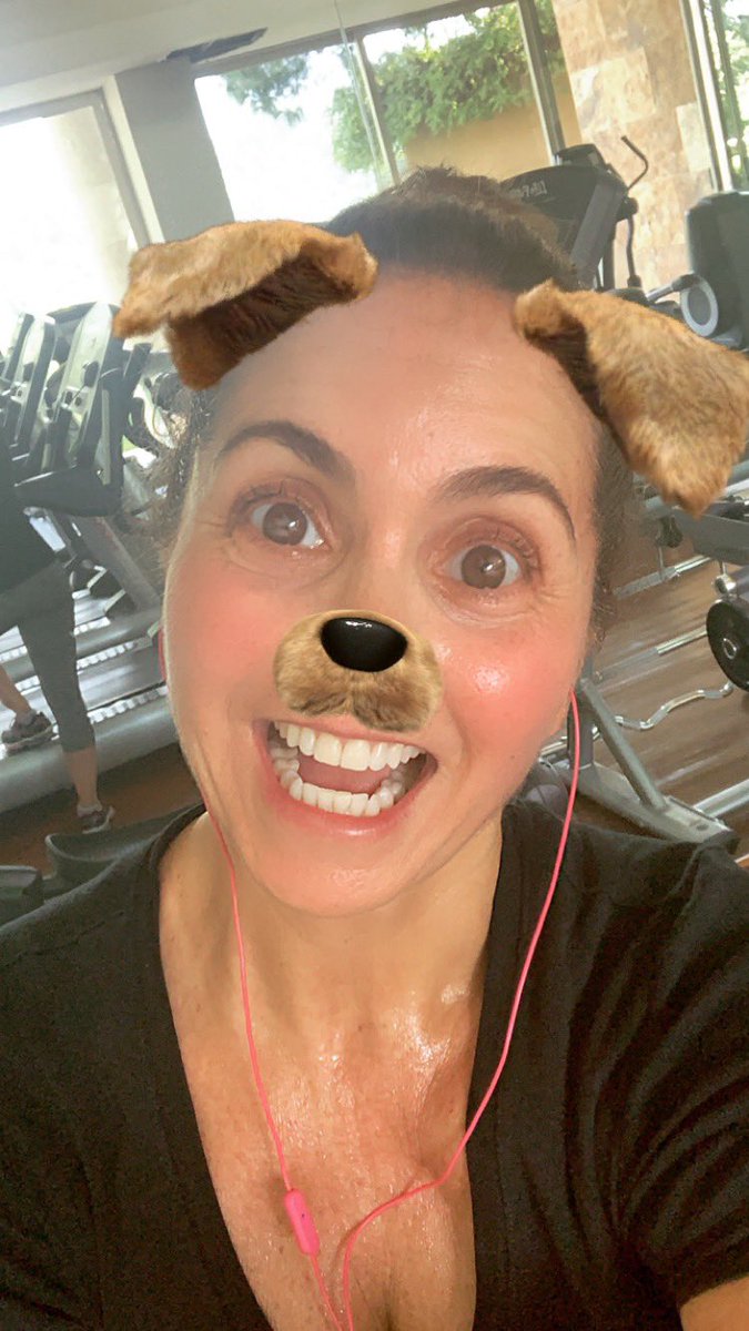 LuceroMexico's tweet image. Aunque sea domingo... Hice como media hora de power walking en la caminadora y 20 minutos en la elíptica. Voy por un ratito de ejercitar brazos y algo de abdomen y lista! Alguien hizo ejercicio hoy o salió a caminar un ratito?