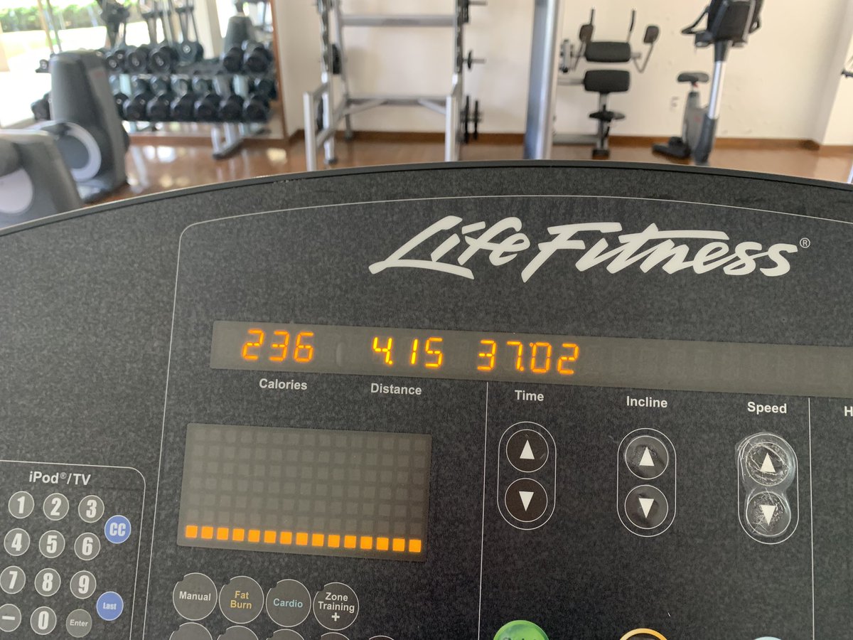 LuceroMexico's tweet image. Aunque sea domingo... Hice como media hora de power walking en la caminadora y 20 minutos en la elíptica. Voy por un ratito de ejercitar brazos y algo de abdomen y lista! Alguien hizo ejercicio hoy o salió a caminar un ratito?