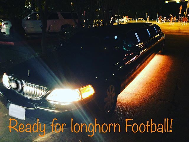 Limo_Lux's tweet photo. Customize your limousine with your team colors! Last nights game was a close one. Book today for best rates and top notch service! #footballseason #austintexas #burntorange https://t.co/NA9J0zmDZQ https://t.co/SBIypFtPKE