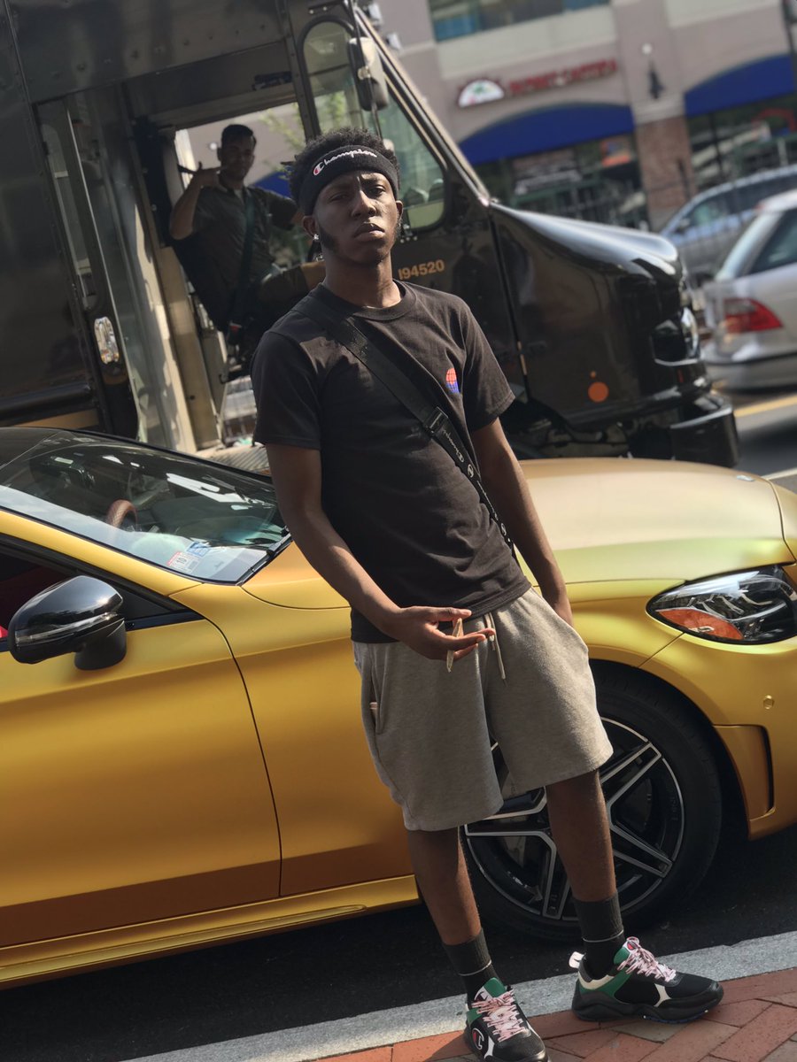 x_rayvision1's tweet photo. Just a supportive fan showing some love 🤟🏼🖤📸
#focus  #darkboy🙎🏿‍♂️ #mercedes
#X_RayVision📸 #ups 
🕴🏿|@DarkboySantana |🕴🏿
•X_RayVison👁📷💪🏾 • https://t.co/sog8mmy4mB
