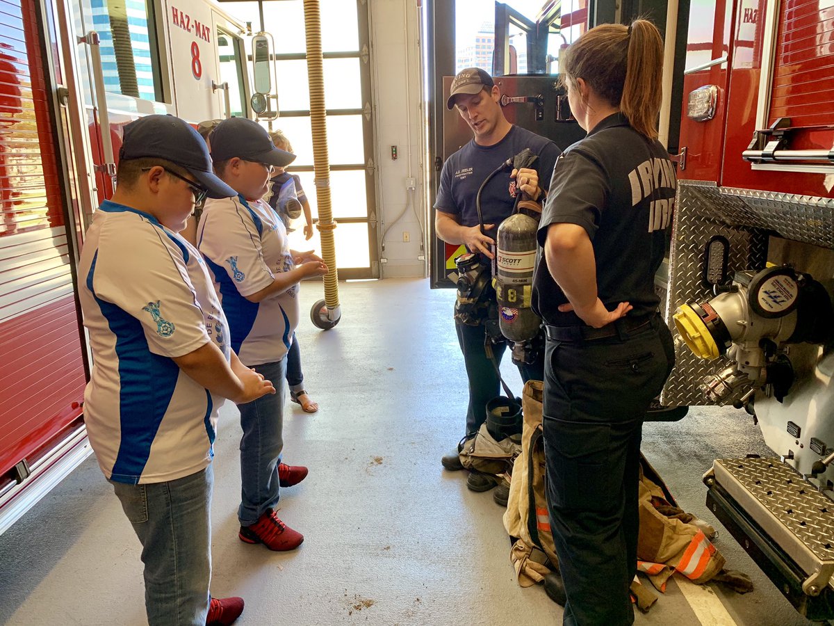 ZeidlersReaders's tweet photo. @KeyesTigerCubs 5th grade team made a special field trip to help a couple of students face their fear of fire drills with the help of @Irving_Fire. The students now want to be firefighters for Halloween...mission accomplished! @thecityofirving #myIrvingISD #EveryChildEveryday https://t.co/WY5p0khftQ