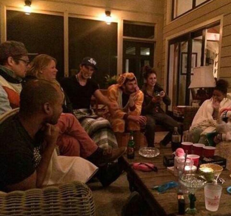 Nina and Austin have been dating for months, they got together before Nikki and Ian got married and before Nina left TVD. Here you can see Nina and Austin hanging out with TVD producer Julie Plec and with Zach, Michael, Tyler and co