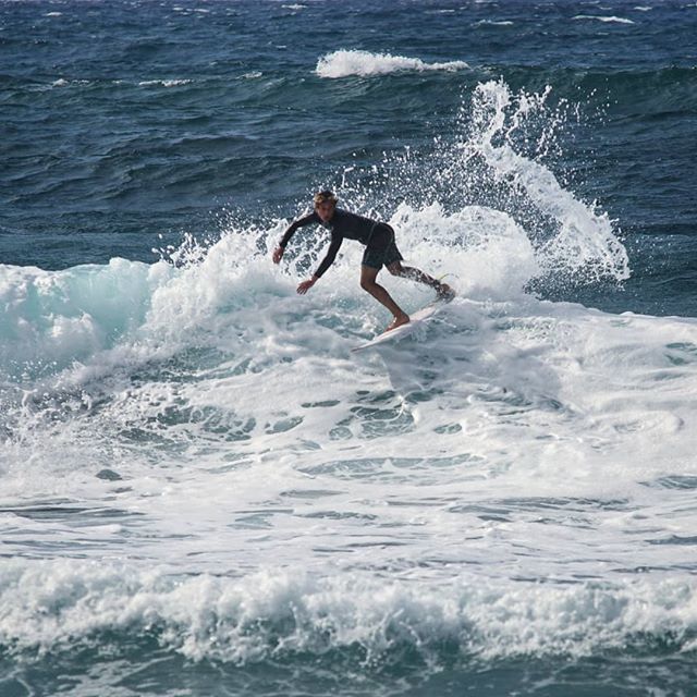 Sekdo's tweet photo. Marinedda bay open 2019 #marineddabay #wavesurf #wavesurfing #surfing #paradisebeach #sardinia #surfinglife #surfingday #kitesurf #kiteboarding #windsurfing #windsurfer #kite_surfing  #seasports #supsurf #kite_beach#watersports #kitesurfers #kitesurfingw… https://t.co/UE3gVYcMkM https://t.co/Z5V8XpFZaA