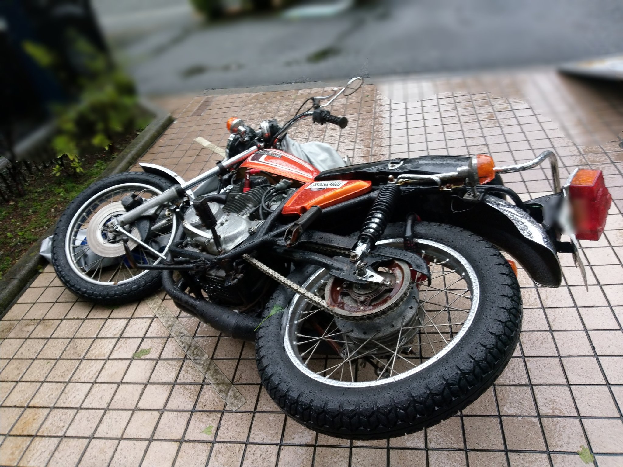 バイク川崎バイク Bkb うそやろ 仕事向かおうとしたら バイク川崎バイクのかっこいいホンダのバイクが風でぶったおれてたよ バイク川崎バイク Bkb うそやろ 仕事向かおうとしたら バイク川崎バイクのかっこいいホンダのバイクが風でぶったおれてたよ
