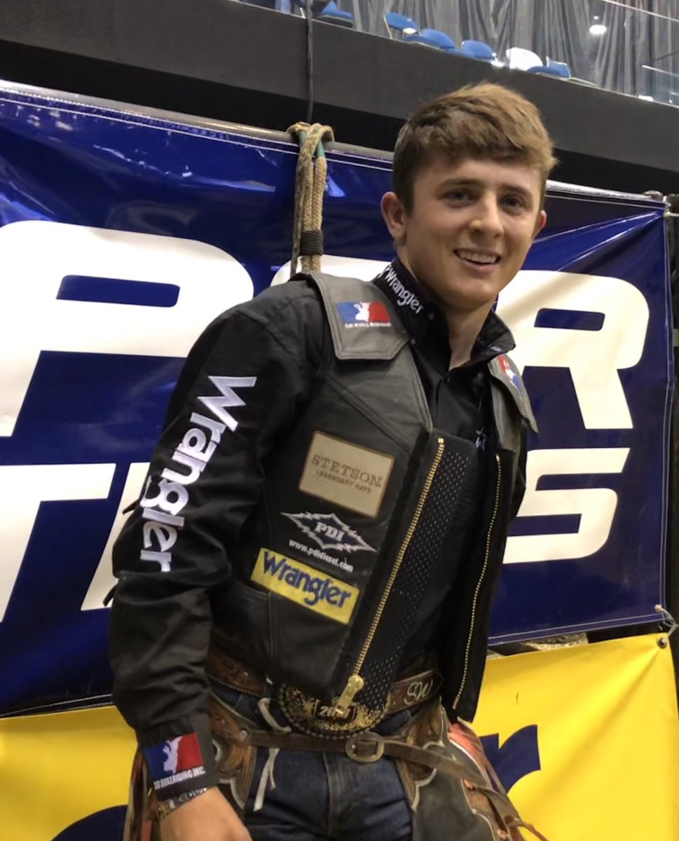 BRNStaff's tweet photo. 93.5 in the #broncriding and new #arenarecord @WAStateFair #Puyallup #PRCA Go ON, #StetsonWright! #roughy #allaround #ALLWRIGHT #shortround #rodeo #cowboy #broncridingnation https://t.co/yEVhEqDF8y