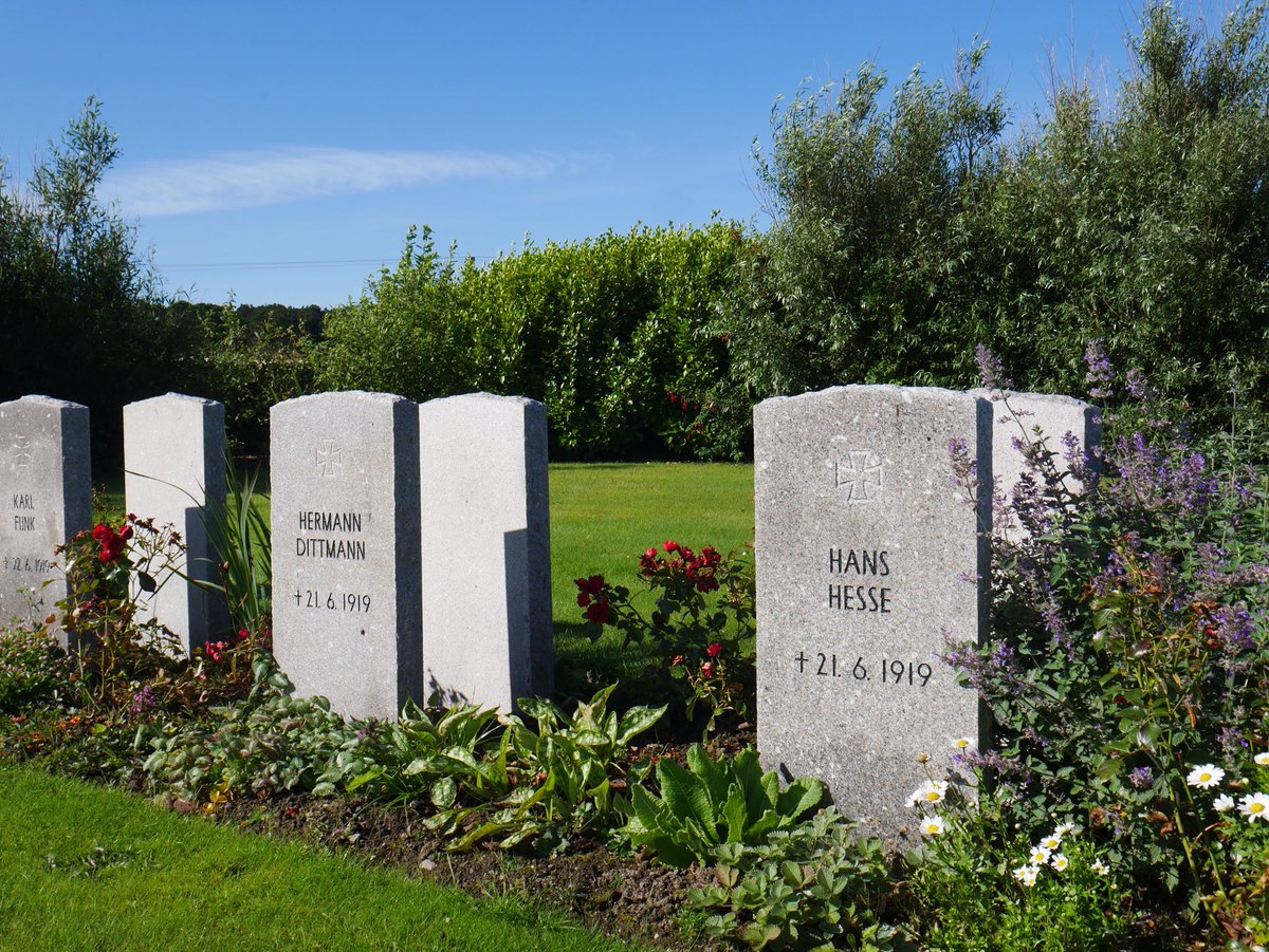 wtbattlefields's tweet photo. The @CWGC Naval Military Cemetery at #Lyness on #Hoy. Amongst others there are men from HMS Hampshire and the Battle of Jutland. Also German sailors killed during the scuttling of the Kaiser’s interned fleet in 1919. https://t.co/QpFjunrSjz