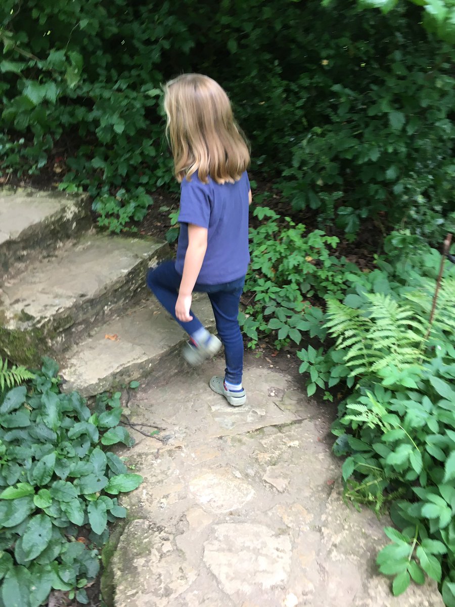 EricaWhyman's tweet photo. September. Hidcote Gardens with #littlepickle https://t.co/gsDwZ0vNlU