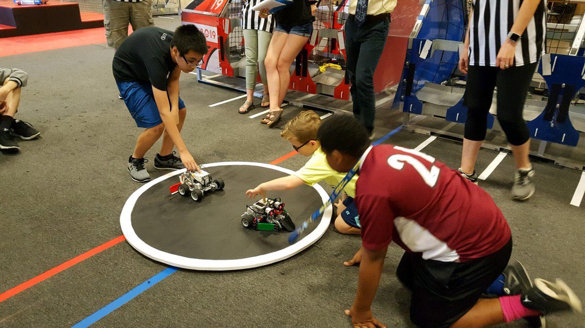 JMS_Eagles's tweet image. JMS First LEGO League teams competed in sumo bot competition at Tennessee Valley Fair. Twenty-three robots went head to head in double elimination bracket.  Llama Llama Llama, designed &amp;amp; built by JMS Master Builders, took home 2nd place ribbon! @Legomomjms @JMS_Davis @tnlexiesue