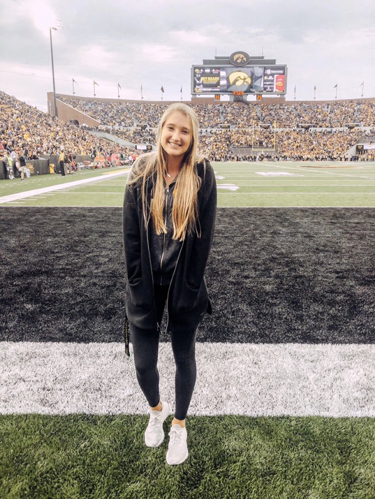 brooklynmckee_'s tweet photo. super excited to announce my commitment to the University of Iowa to continue my academic and athletic journey. knew i belonged here the moment i stepped on campus. thank you to my coaches, family, friends and teammates. wouldn’t be here without their support. go hawks! 💛🖤 https://t.co/C5YEZZ1fjT