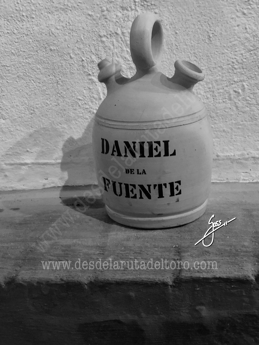 251/365 Detalles añejos.
#toro #toros #torero #bull #bullfight #bullfighter #detalles #details
#blancoynegro #blancoynegrofotografía #blancoynegrofoto #blackandwhite #blackandwhitephotography #blackandwhitephoto
#danieldelafuente #delafuente #guillena
#iphone8plus #iphone