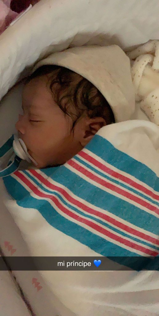 dominicanashh's tweet image. mommy’s baby ❤️💋