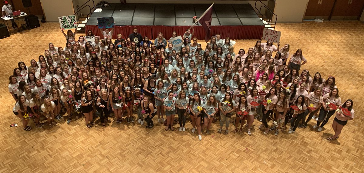 .<a href="/SIU_CPA/">SIU Panhellenic</a> welcomed 83 women into our Greek community today! #bidday2k19