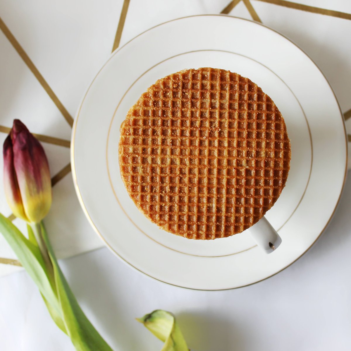 DaelmansUS's tweet photo. Your #Sunday alone time.
#Daelmans #AuthenticDutch #stroopwafel https://t.co/HeFAOEMlF8