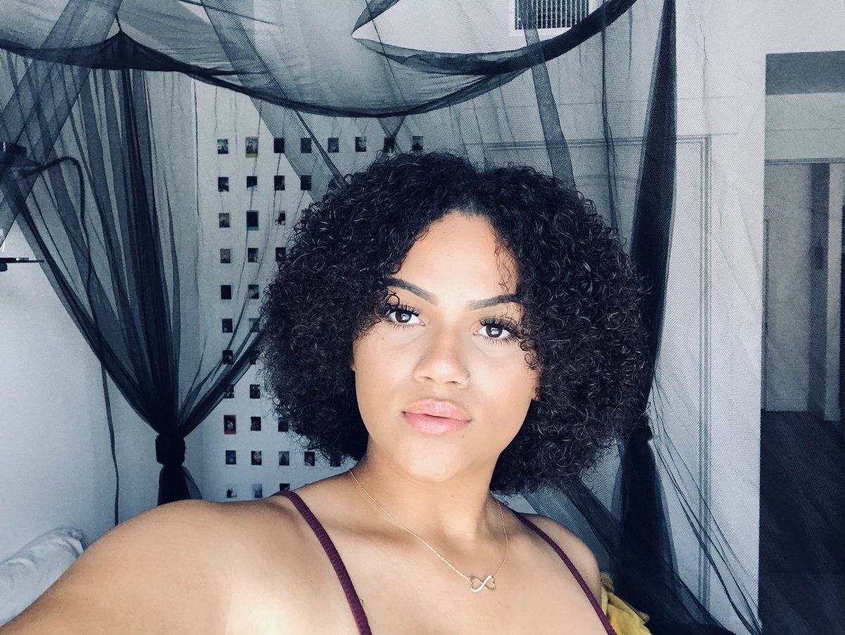 korsch_'s tweet photo. I’m slowly starting to embrace and love my natural curls <3 https://t.co/fLjRBD9Byj
