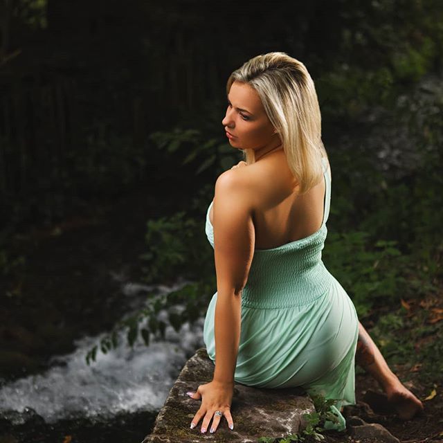 Nu_Perspective_'s tweet photo. What I really try to do is photograph people at rest, in a state of serenity.

#IrvingPenn

Model: @baddollyuk

#godox #locationshoot
#modelsofinstagram #bytheriver  #cr2shots #shotinkent #croydonphotographer #fashionfotography #locsharing https://t.co/UYTKTBYiMl https://t.co/XpF3DgHc3K