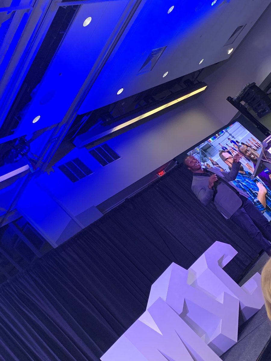 BesaPinchotti's tweet image. Real talk from Jesse Iwuji:
Have a vision.
Stand up and say it .
Do something about it every day.
It’s going to be hard.
Never quit. #MICDC