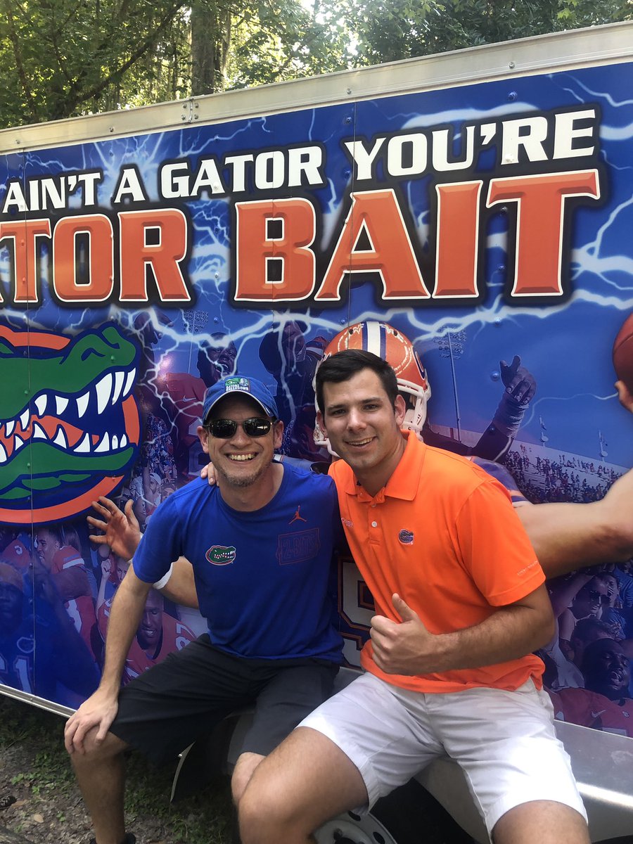jmase15's tweet photo. Finally got to meet @GatorDave_SEC Gotta love FL football on a Saturday! #GatorsBreakDown #GoGators https://t.co/ki4ClZJRTu