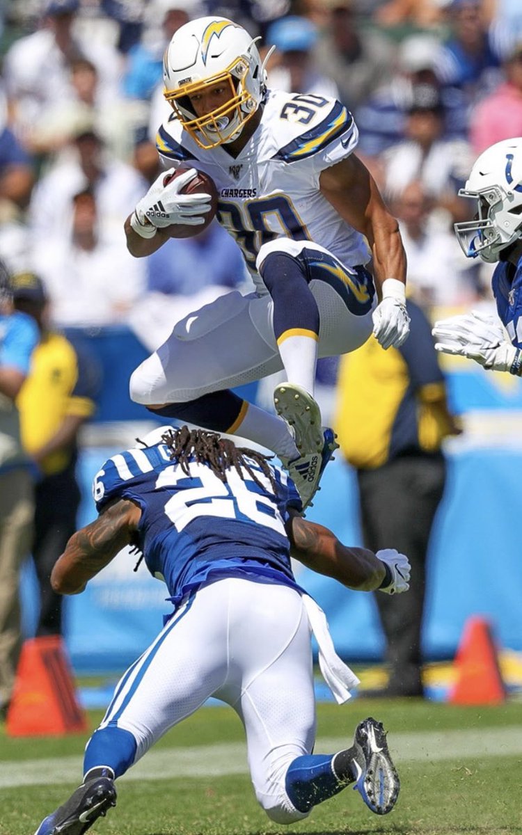 CaliFarmer22's tweet image. This guy 👇🏻 @AustinEkeler ⚡️undrafted ⚡️year 3 - now our #1RB. What does he do today?  154 total yards and THREE touchdowns ⚡️⚡️⚡️ #BoltUp You make me proud Mr. E!